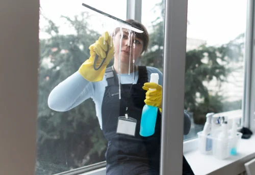 Nettoyage de vitres intérieures et extérieures à la Tour-d'Auvergne